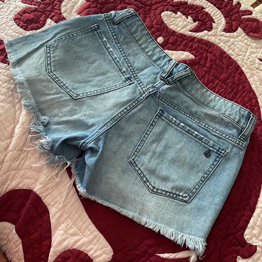 Like New Volcom Distressed Jean Shorts Size 3 26W